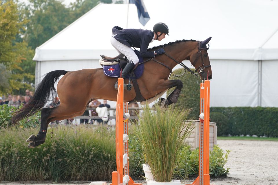 Thian van Hoydonck and Takashi jump to win in troosting for six
